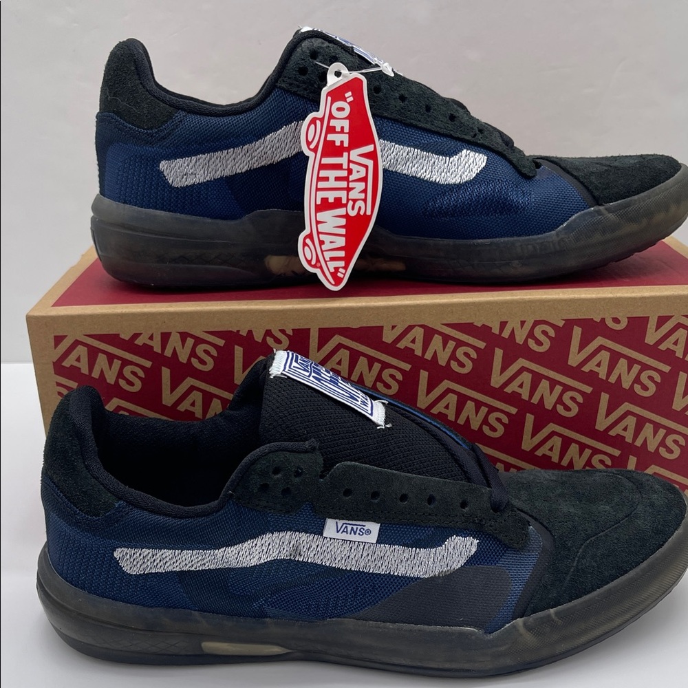 Vans WMNS Black and Navy Sneakers Evdnt Ultimatewaf (Deuce) Black/True Blue